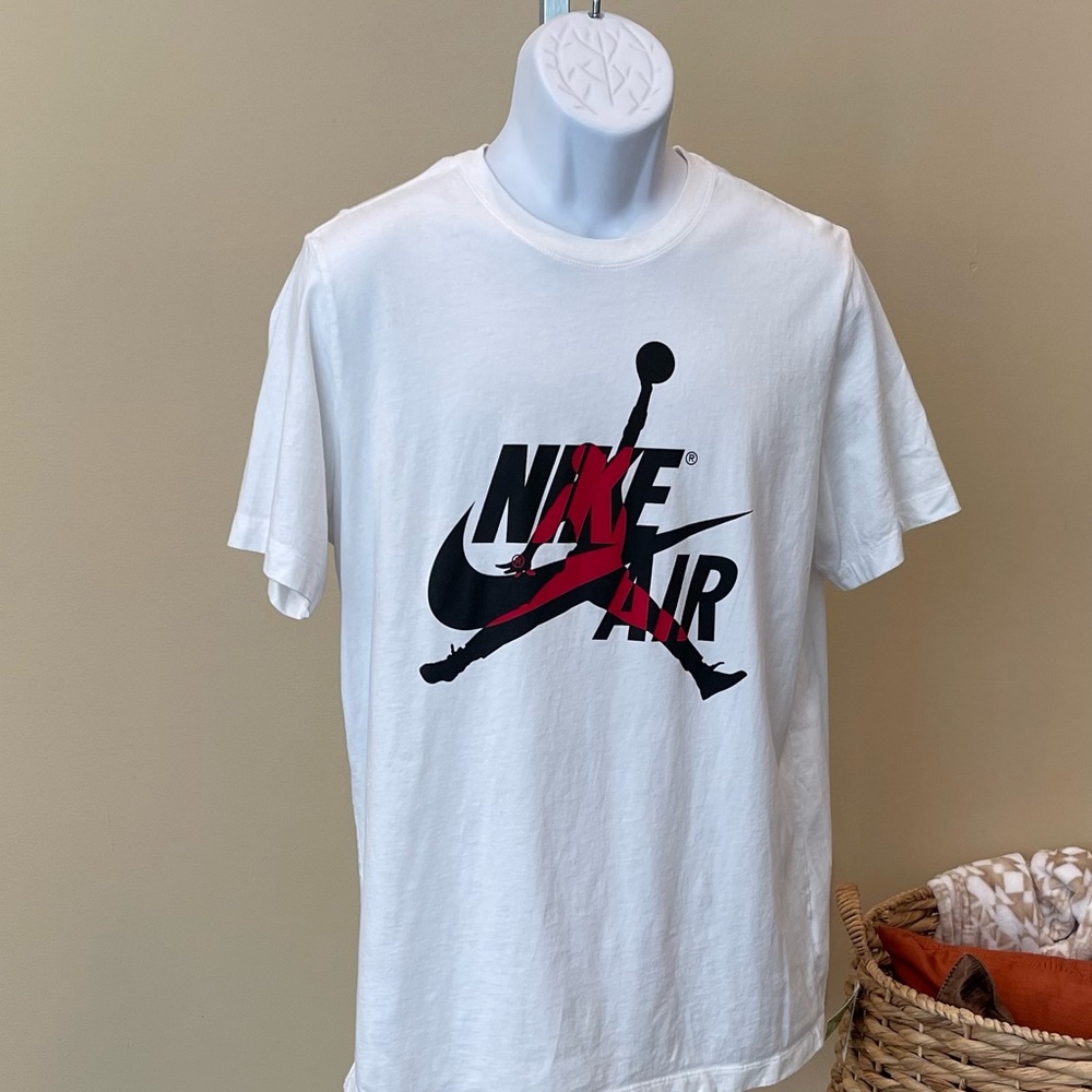Jordan shirt white. Size large and gently used perfect condition. 100% cotton.